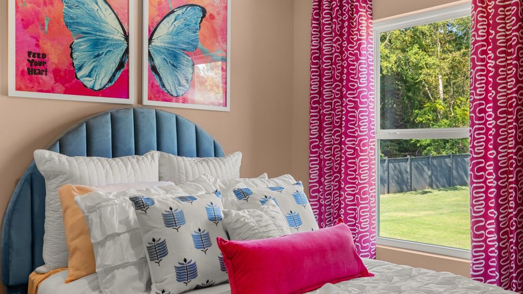 Representative furnished interior of a home built from the Halton by D.R. Horton in Jackson Landing, Jefferson (Image 59).