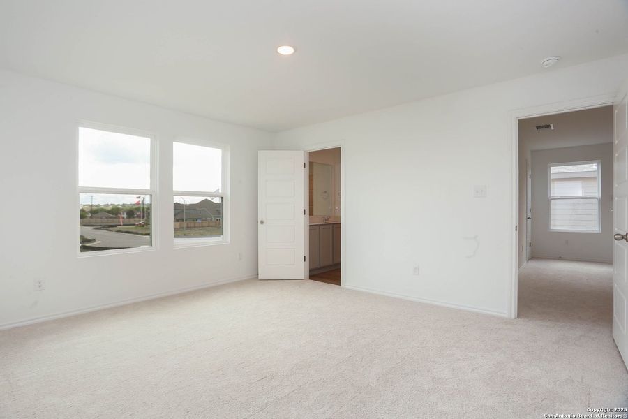 Spacious, unfurnished interior of a new home in Fairway Crossing 40s, San Antonio (Image 49).