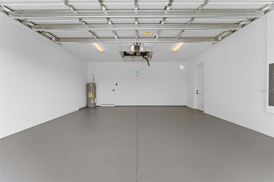 Spacious, unfurnished interior of a new home in , North Port (Image 39).