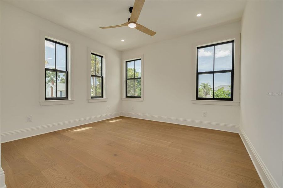 Spacious, unfurnished interior of a new home in , St. Petersburg (Image 26).