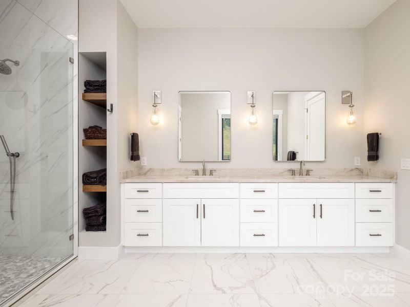 Primary en suite - double vanity