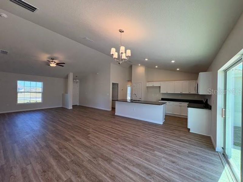 Spacious, unfurnished interior of a new home in , Ocala (Image 10).