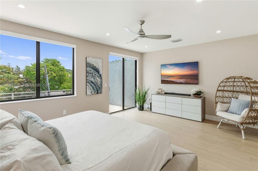 Furnished interior view inside a new home in , Fort Lauderdale (Image 14).