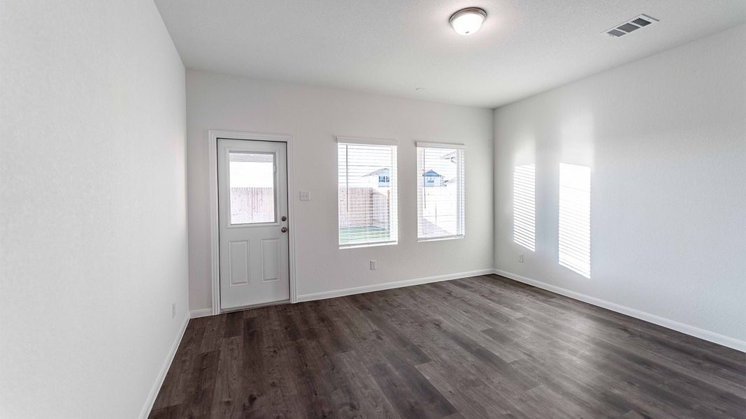 Spacious, unfurnished interior of a new home in Sunset Oaks, Maxwell (Image 19).