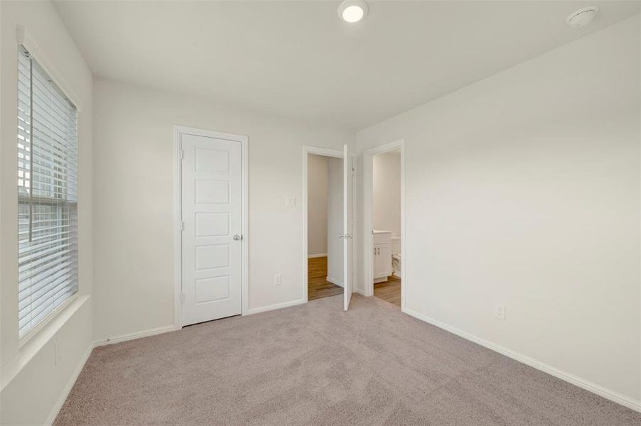 Spacious, unfurnished interior of a new home in The Preserve, Justin (Image 28).