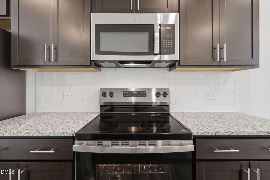 SUN_ElmGrove_Pic_Jackson_QMI_25_Kitchen_