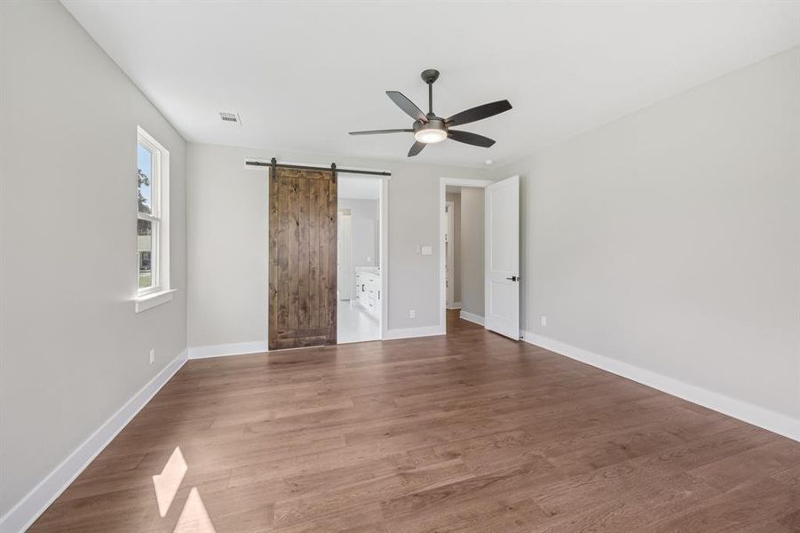 Spacious, unfurnished interior of a new home in , Grapevine (Image 24).