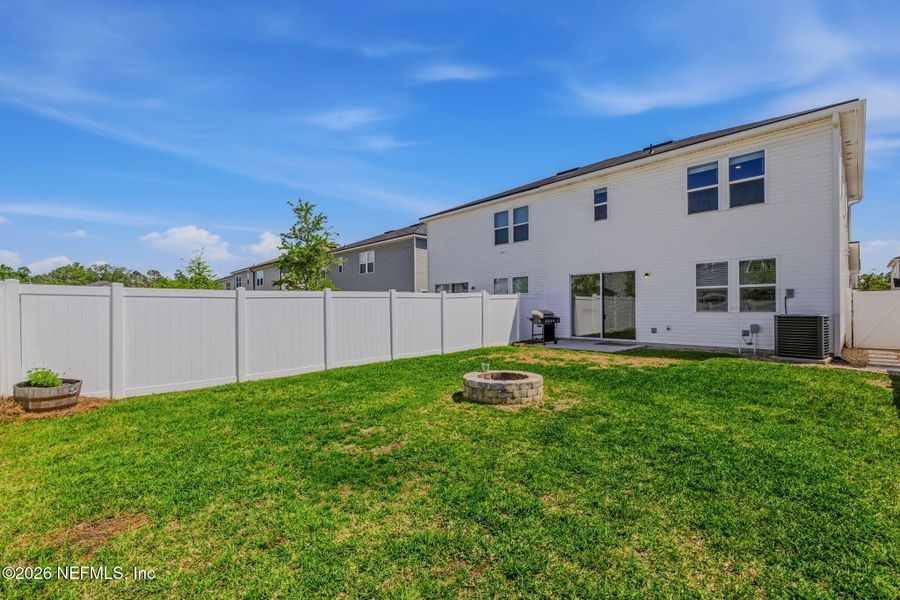 Exterior details and patio area of a home in , Jacksonville (Image 4).