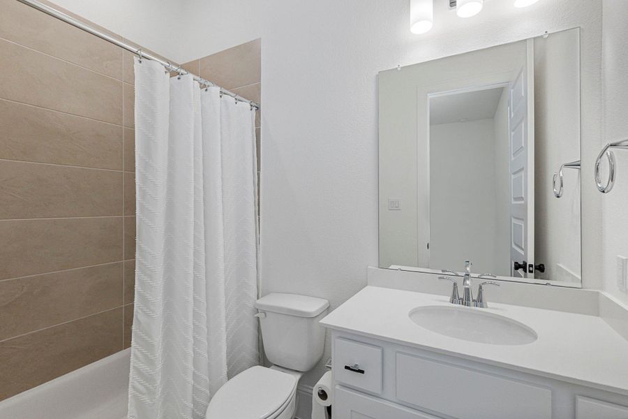 En- suite secondary bathroom.