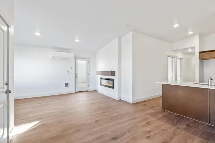 Spacious, unfurnished interior of a new home in Feather Ridge, Redmond (Image 13).