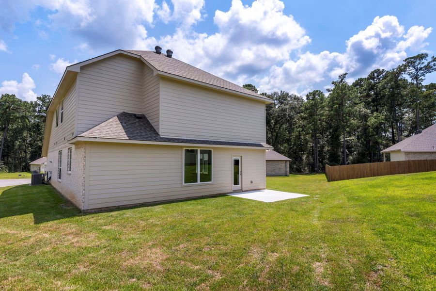 Exterior details and patio area of a home in Spring Lake, Huntsville (Image 3).