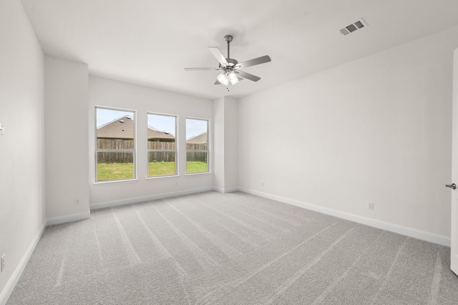 Spacious, unfurnished interior of a new home in Sheppard's Place, Waxahachie (Image 22).