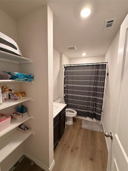 Furnished interior view inside a new home in Three Oaks, Sherman (Image 15).