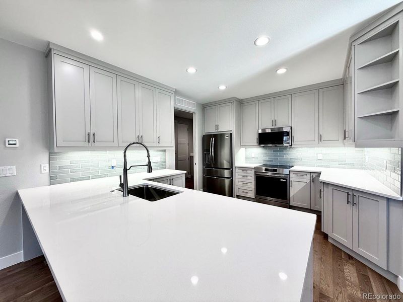 Gourmet Kitchen with Quartz Countertops Gourmet Kitchen with Quartz Countertops