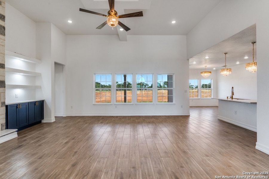Spacious, unfurnished interior of a new home in , Floresville (Image 19).