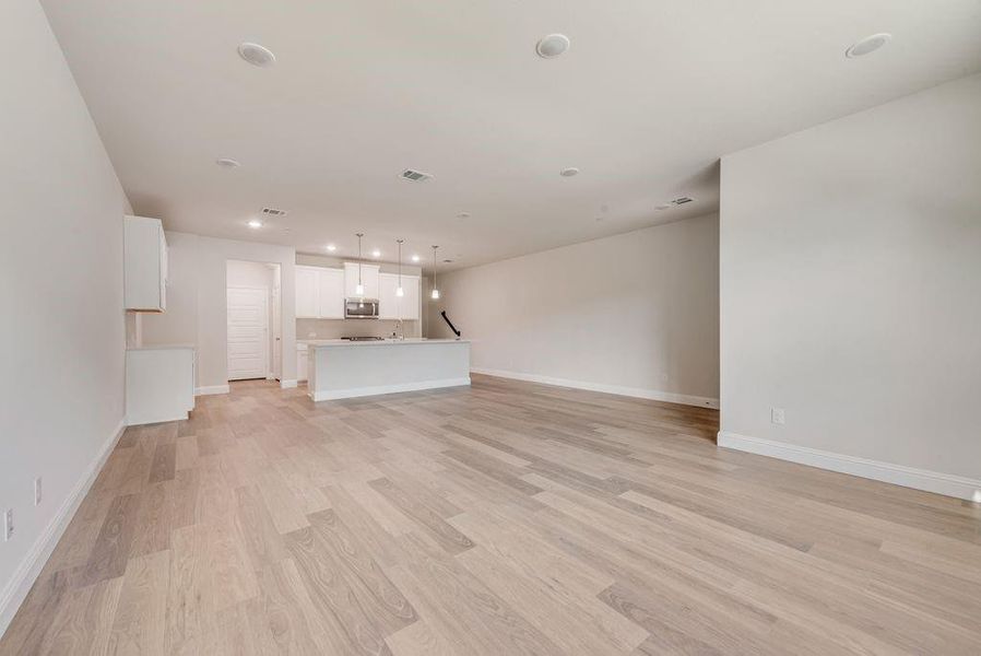 Spacious, unfurnished interior of a new home in Bayside, Rowlett (Image 28).