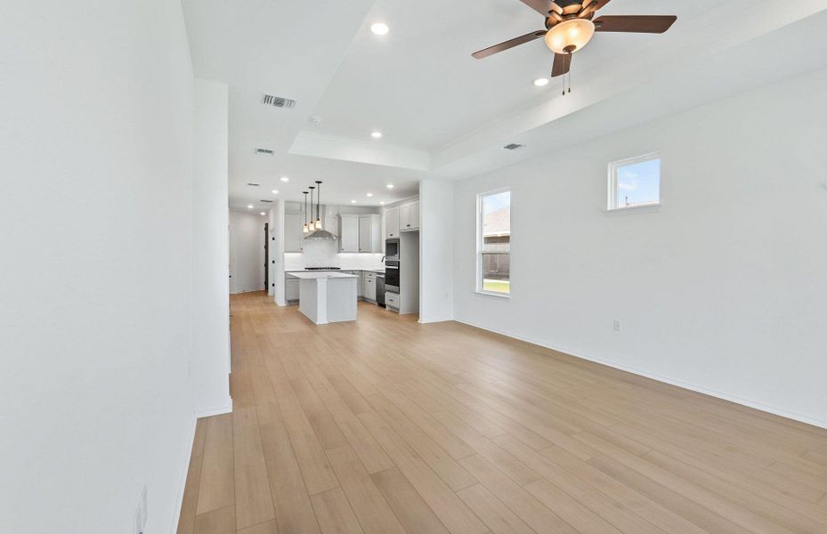 Spacious, unfurnished interior of a new home in Sun City Texas, Georgetown (Image 28).