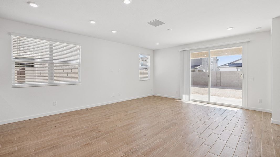 Spacious, unfurnished interior of a new home in Apache Farms, Buckeye (Image 17).
