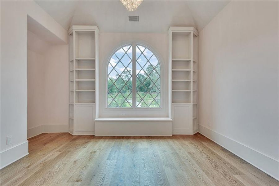 Spacious, unfurnished interior of a new home in , Alpharetta (Image 64).
