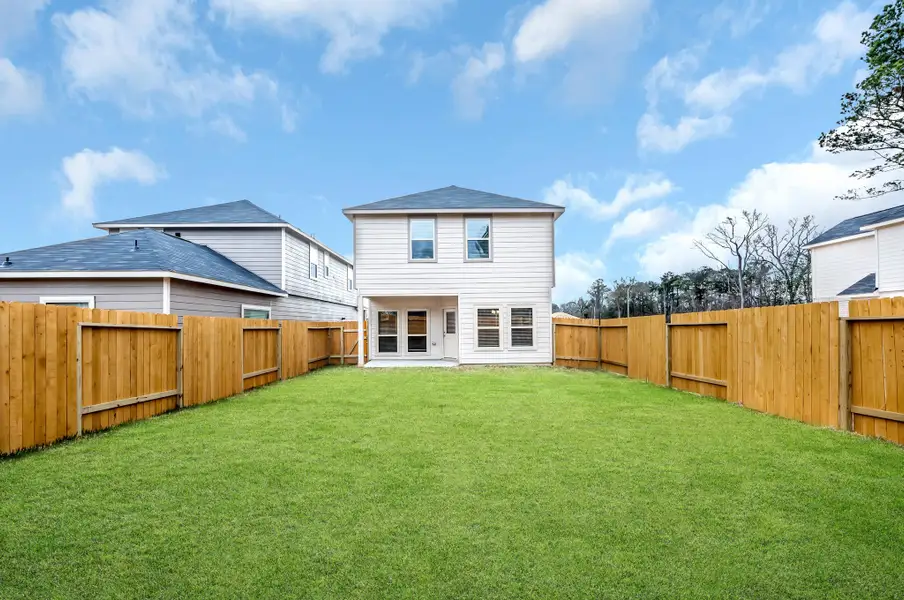 Representative exterior details of a home built from the Floor Plan 1774 by Colina Homes in Rollingbrook Estates, Baytown (Image 4).