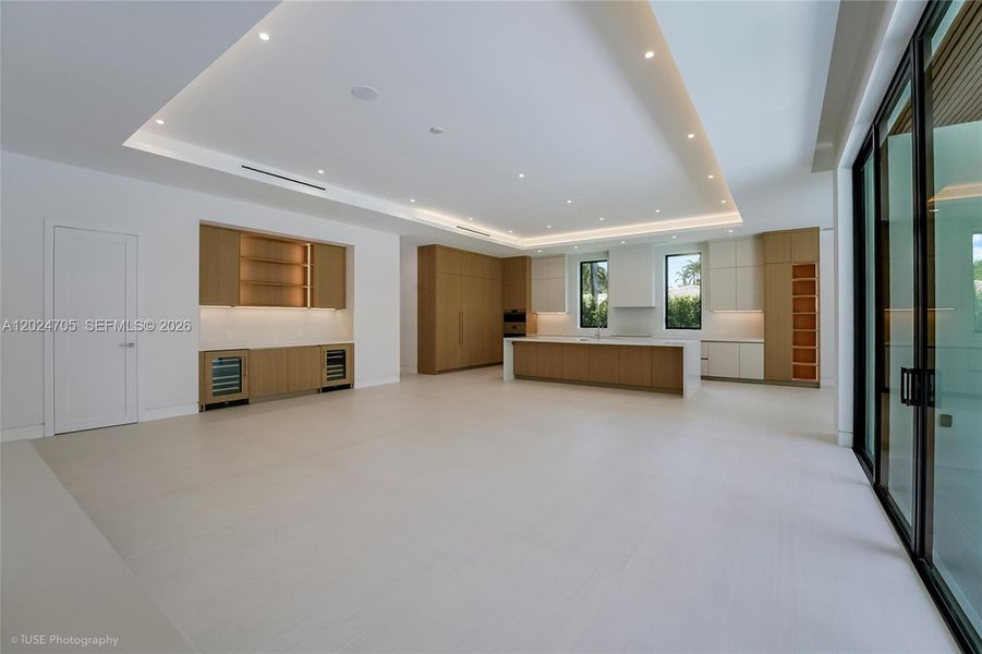 Spacious, unfurnished interior of a new home in , Pinecrest (Image 38).