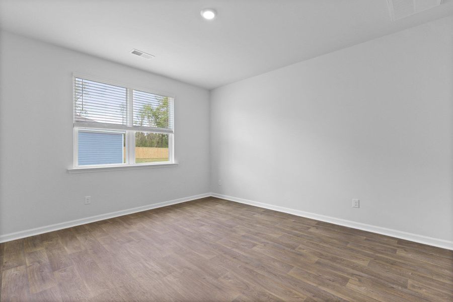Spacious, unfurnished interior of a new home in Sheep Island, Summerville (Image 15).