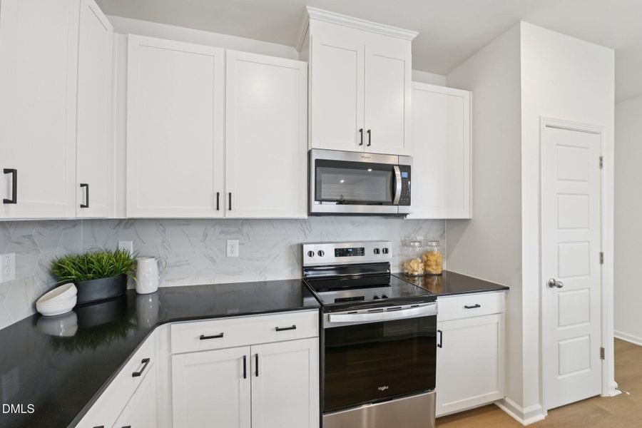 16-web-or-mls-2009 Oakdale Dr-S3103-016