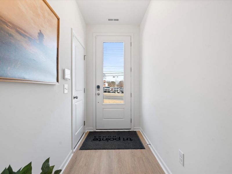Spacious, unfurnished interior of a new home in Southmont, Charlotte (Image 19).