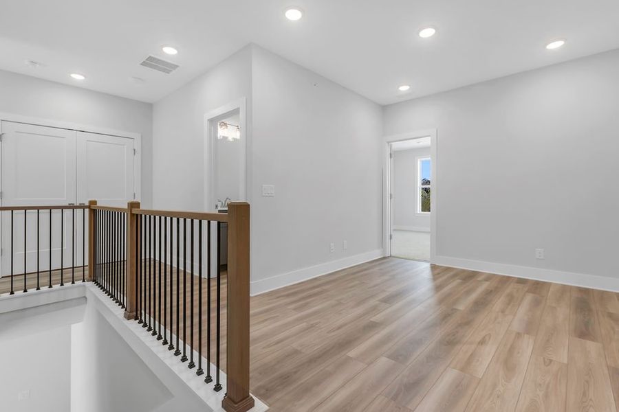 Spacious, unfurnished interior of a new home in Echo Park, Suwanee (Image 32).