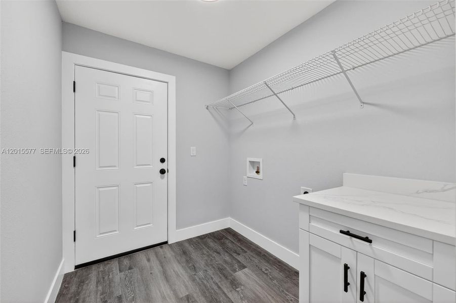 Spacious, unfurnished interior of a new home in , Dunnellon (Image 26).
