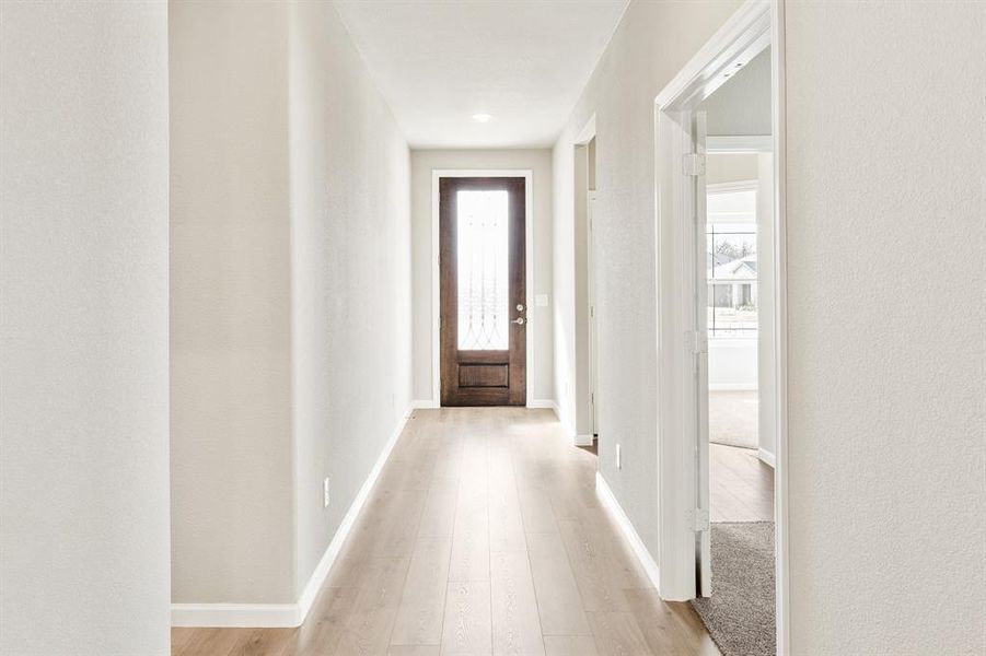 Spacious, unfurnished interior of a new home in Eagle Glen Elements, Alvarado (Image 32).