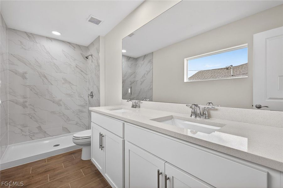 Furnished interior view inside a new home in Cape Coral, Cape Coral (Image 14).