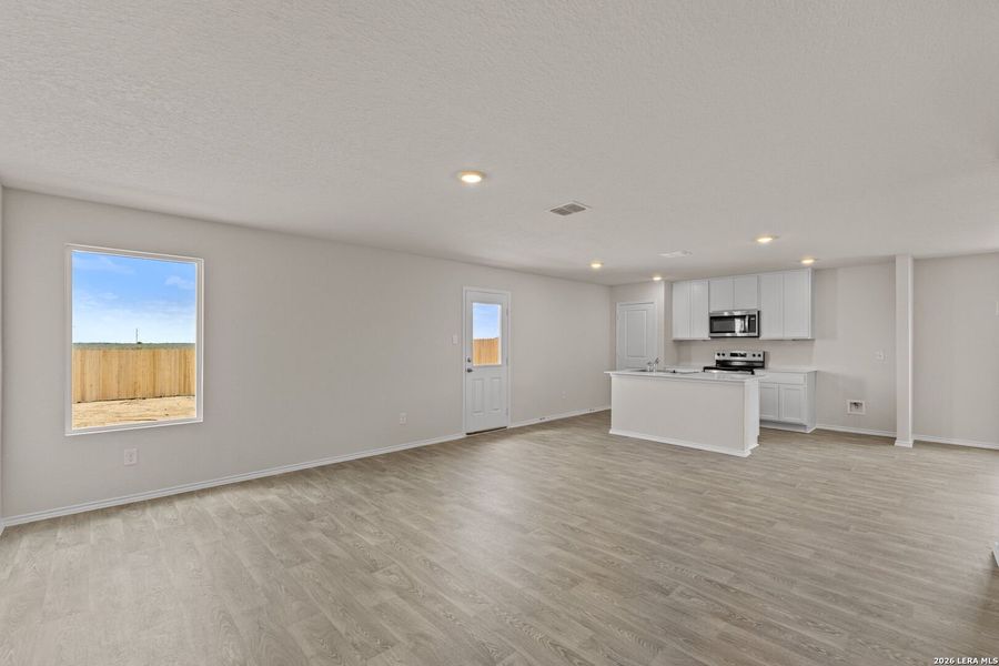 Spacious, unfurnished interior of a new home in Swenson Heights, Seguin (Image 26).