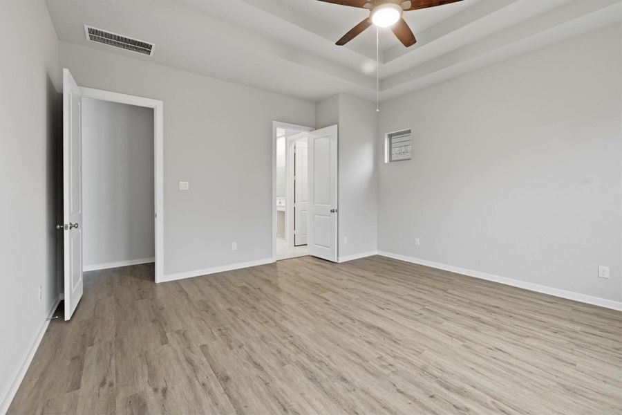 Spacious, unfurnished interior of a new home in Canterra Creek  60', Iowa Colony (Image 45).