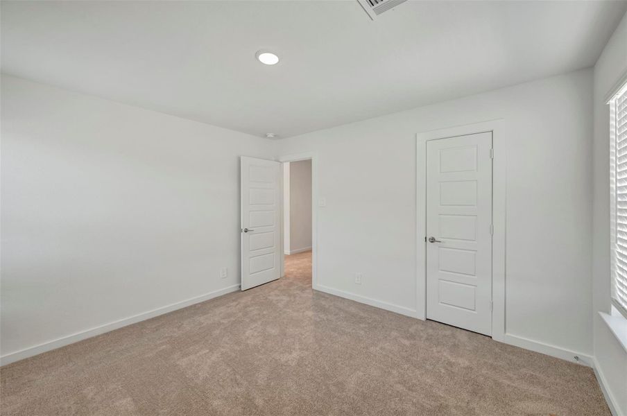 Spacious, unfurnished interior of a new home in Lone Star Landing, Montgomery (Image 34).