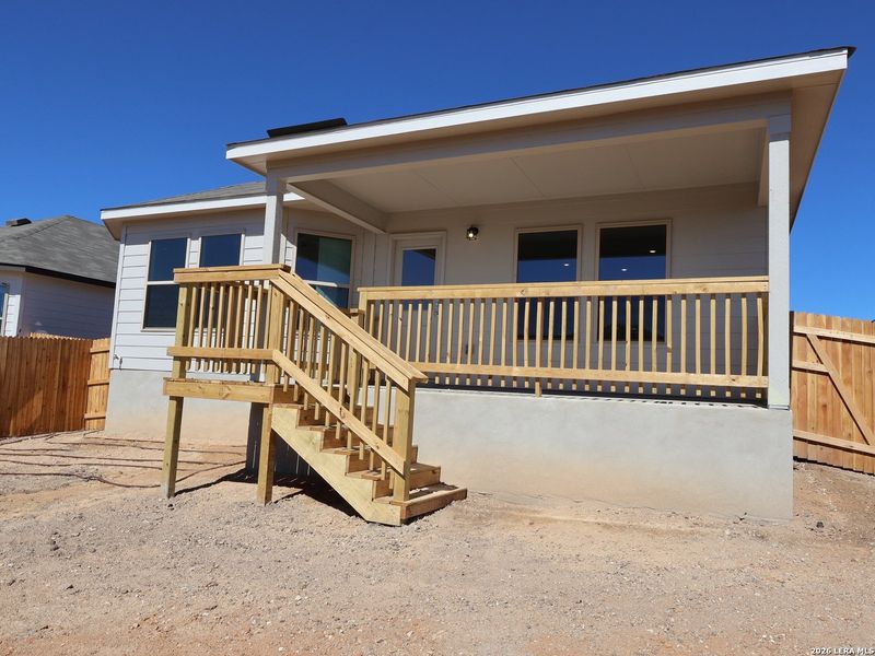 Exterior details and patio area of a home in Hunters Ranch, San Antonio (Image 24).