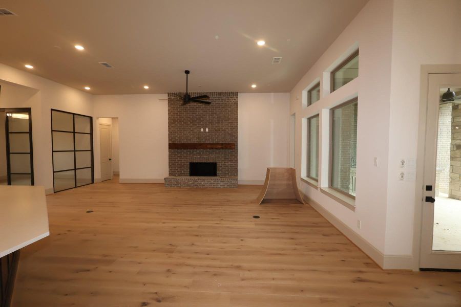Spacious, unfurnished interior of a new home in , Montgomery (Image 15).