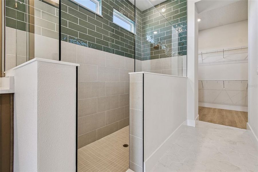 Close-up of interior finishes inside a home in Palmera Wellen Park - Classic Series, Venice (Image 17).