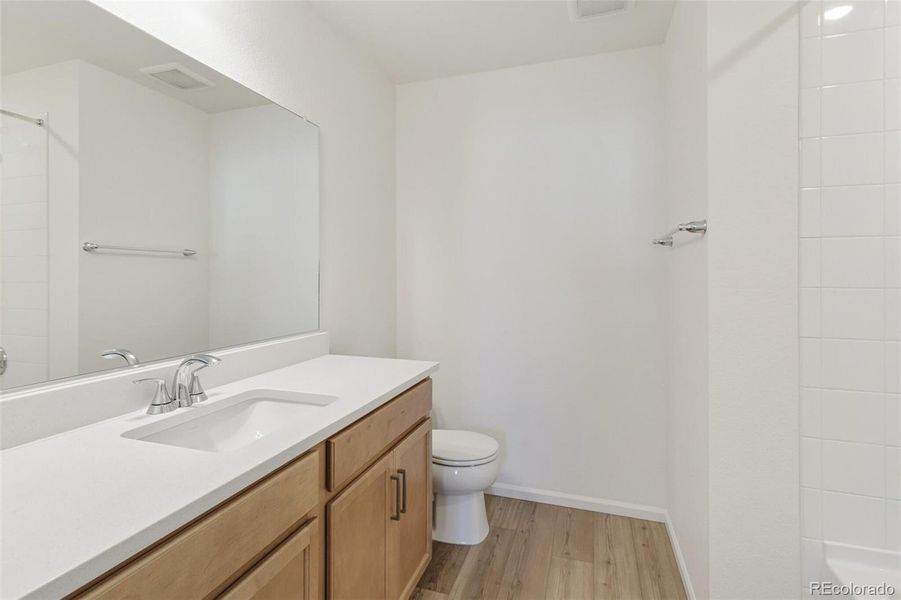 Furnished interior view inside a new home in Turnberry, Commerce City (Image 10).