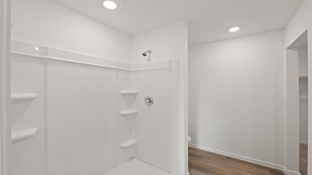 Representative unfurnished interior of a home built from the Davis by D.R. Horton in Lake Conroe Cove, Willis (Image 25).