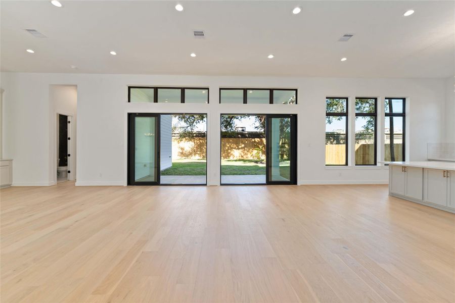 Spacious, unfurnished interior of a new home in , Houston (Image 13).