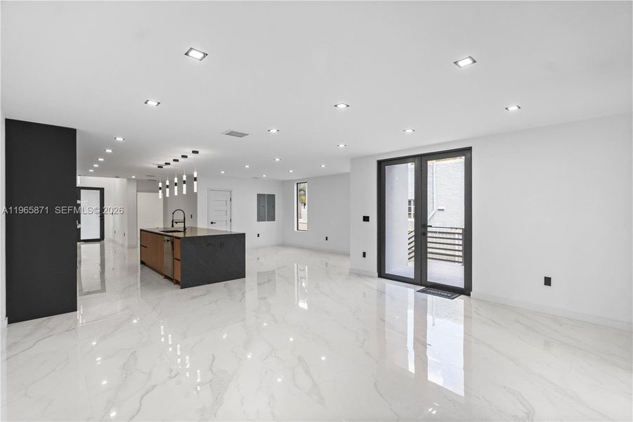 Spacious, unfurnished interior of a new home in , Miami (Image 26).