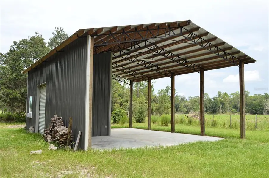 Community amenities in , Groveland (Image 25).