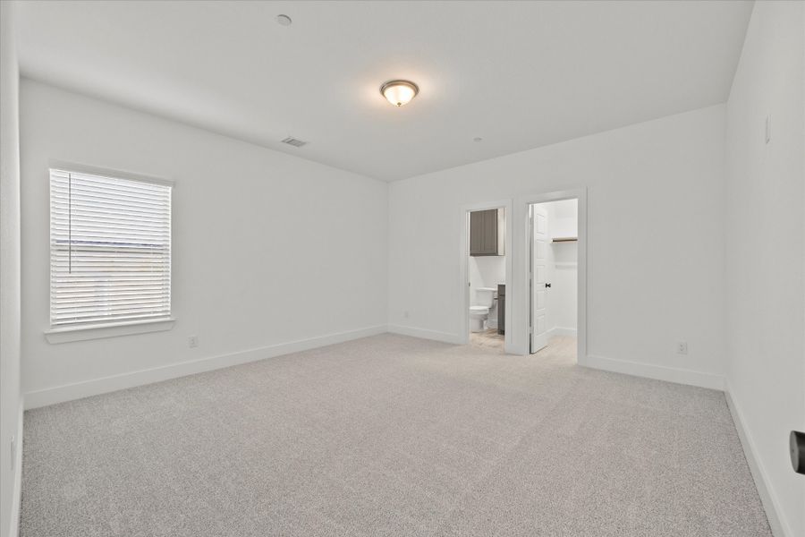 Representative unfurnished interior of a home built from the Davenport by Windsor Homes in Winding Creek, Rockwall (Image 33).