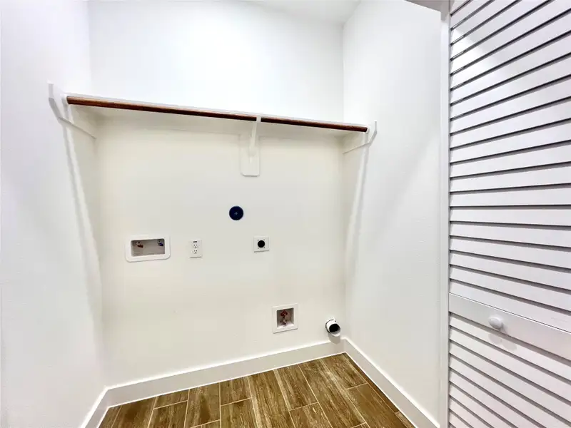 Spacious, unfurnished interior of a new home in , Santa Fe (Image 19).