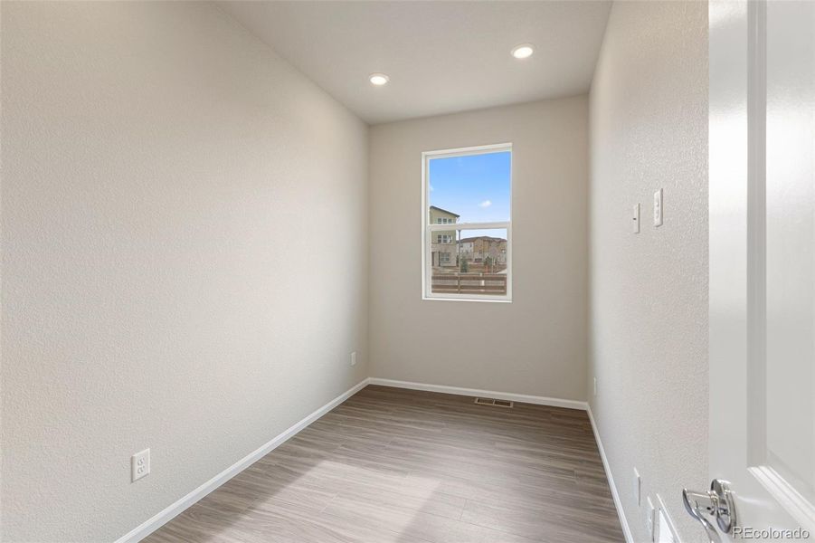 Spacious, unfurnished interior of a new home in , Aurora (Image 28).