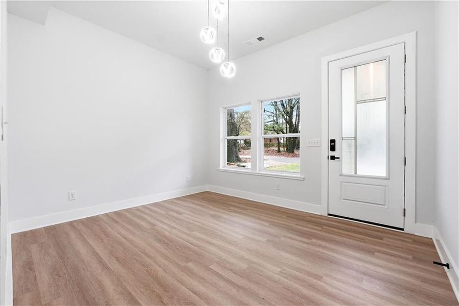 Spacious, unfurnished interior of a new home in , Atlanta (Image 27).