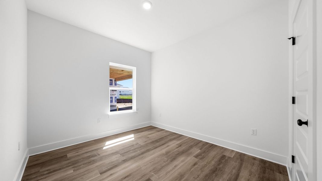 Spacious, unfurnished interior of a new home in Colonial East, Panama City Beach (Image 25).
