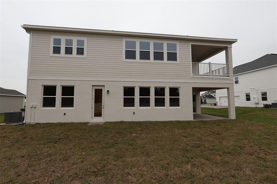Exterior details and patio area of a home in Willow Run, Apopka (Image 4).