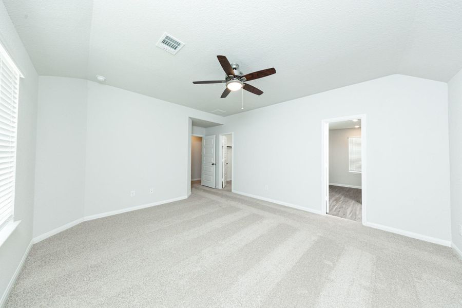 Spacious, unfurnished interior of a new home in River's Edge, Conroe (Image 11). Spacious, unfurnished interior of a new home in River's Edge, Conroe (Image 11).